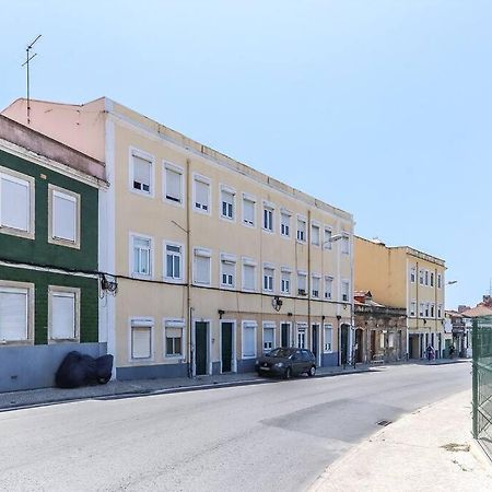 Vita Portucale ! Bright Campo Ourique W/ Terrace Lisboa Dış mekan fotoğraf