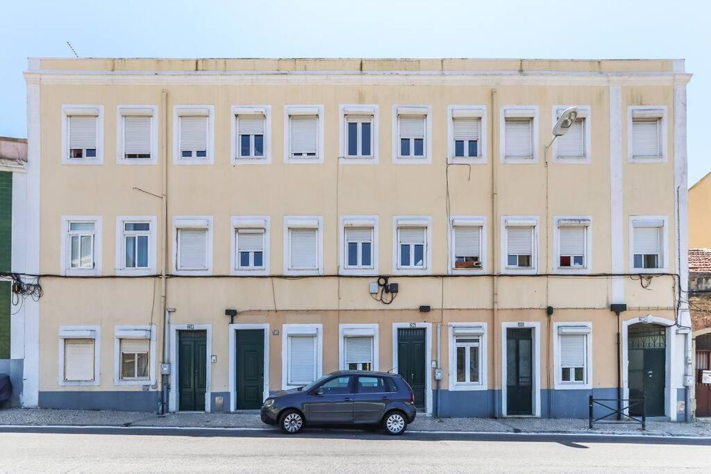 Vita Portucale ! Bright Campo Ourique W/ Terrace Lisboa Dış mekan fotoğraf