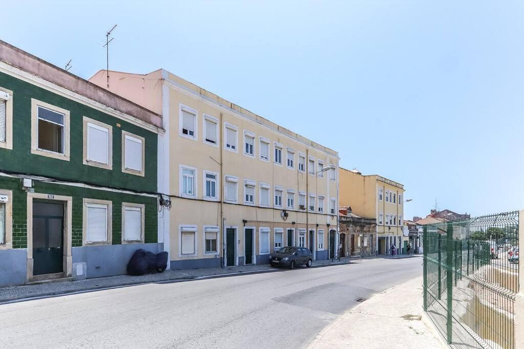 Vita Portucale ! Bright Campo Ourique W/ Terrace Lisboa Dış mekan fotoğraf